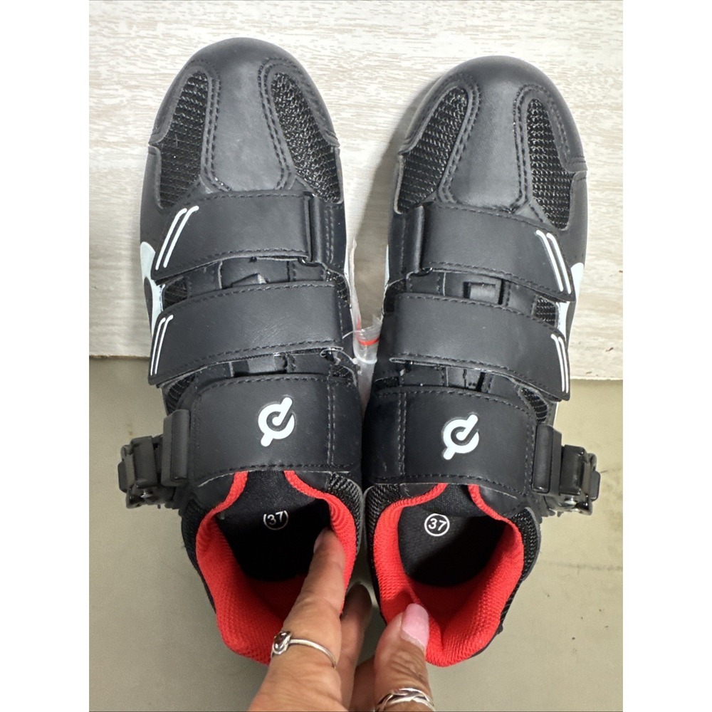 Peloton brand cycling shoes Sz 37